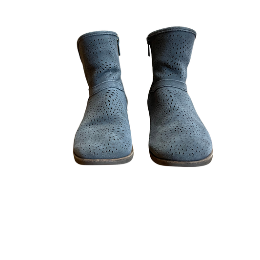 UGG