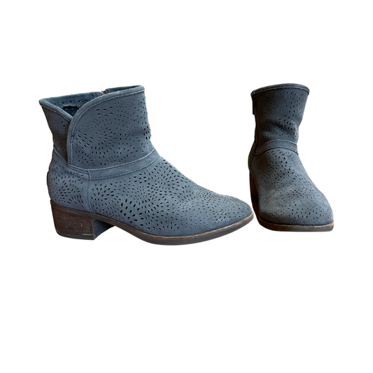 UGG